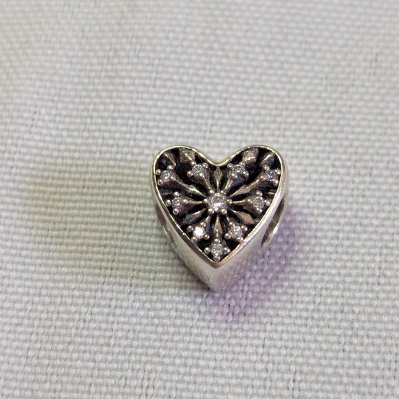 Pandora Heart of Winter Snowflake Charm - Picture 2 of 10